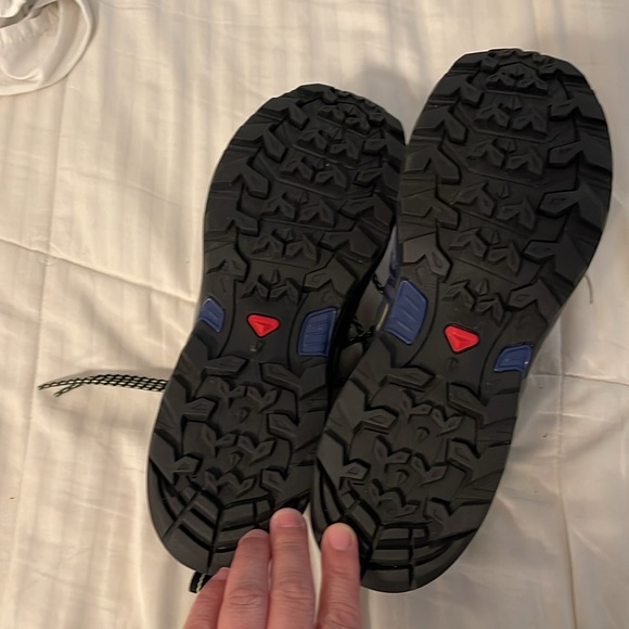 Salomon Womens Ultra Goretex high top never used but no tag. Lightweight shoe - Picture 5 of 9